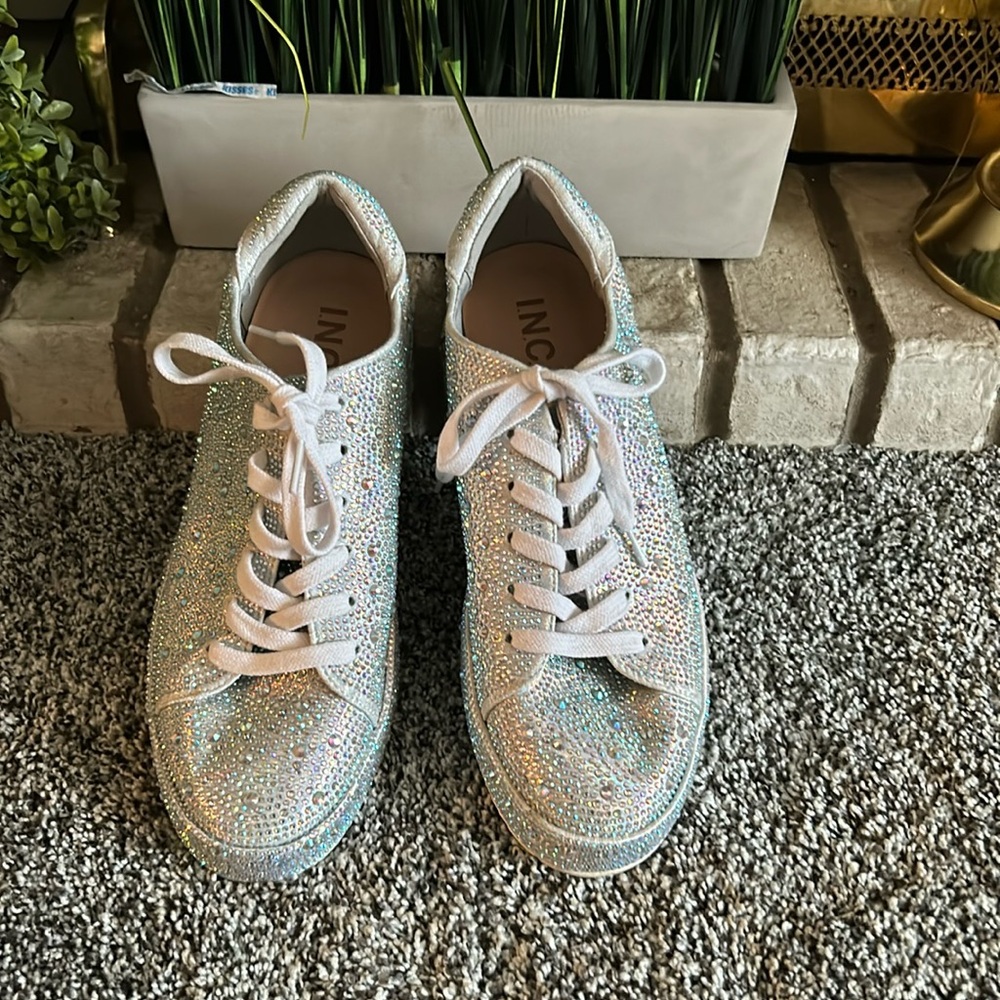 “Lola Sneakers